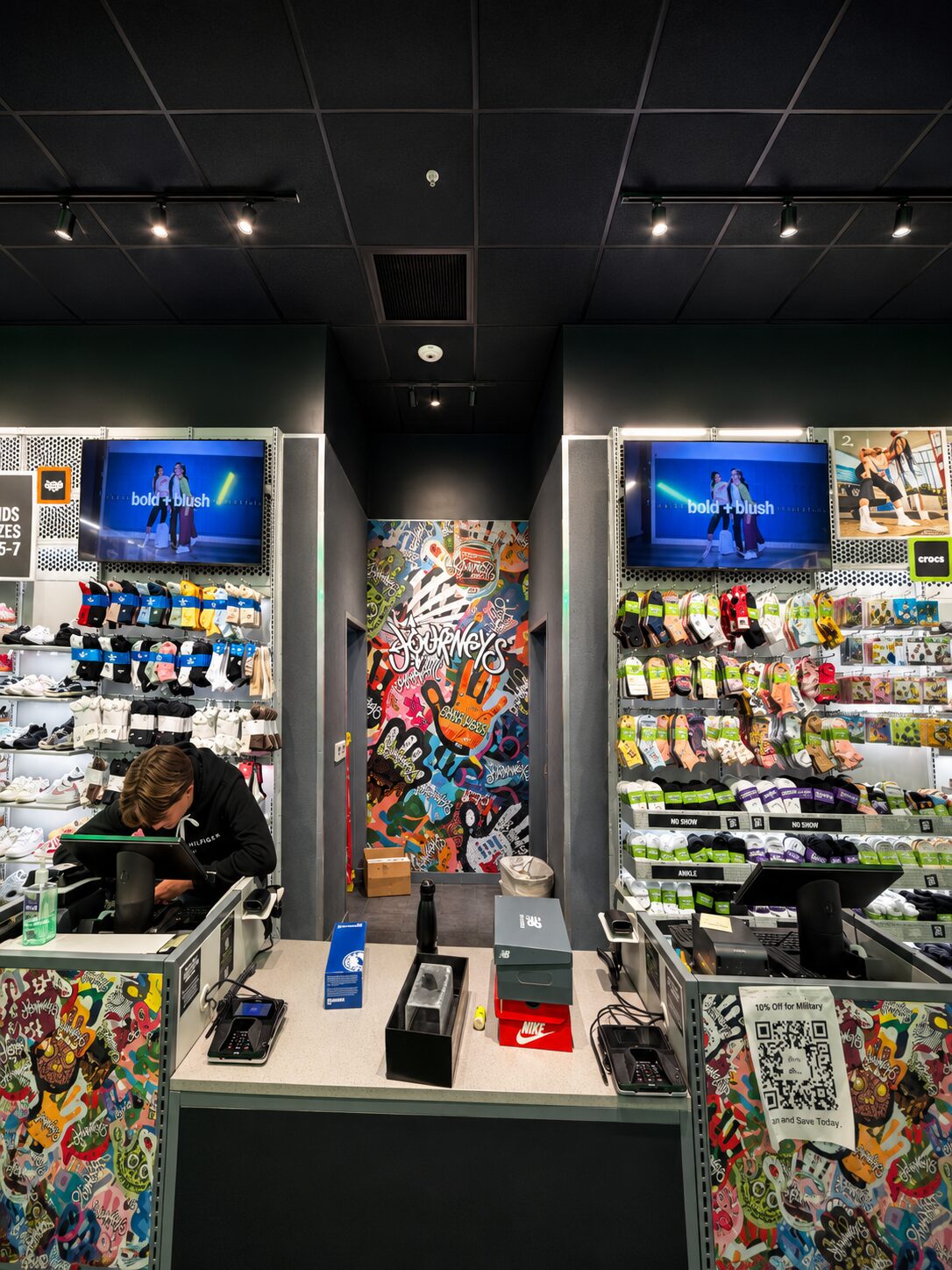 TV and display setup for Journeys retail store, Santa Rosa